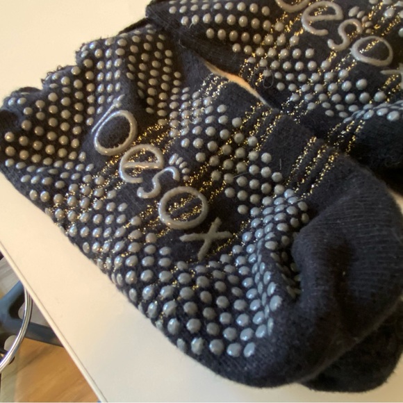 Toesox Half Toe Bellarina Grip Socks size small black with gold glitter - Picture 2 of 4